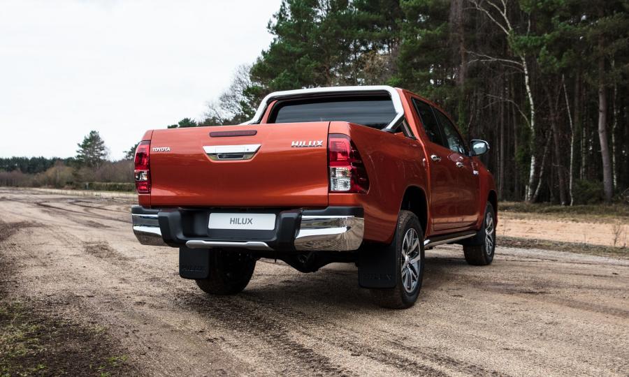  Toyota Hilux 4x4 Special Edition Double Cab 2018 года  (фото 14 из 26)